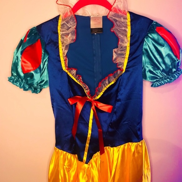 Sexy Snow White - Picture 3 of 16